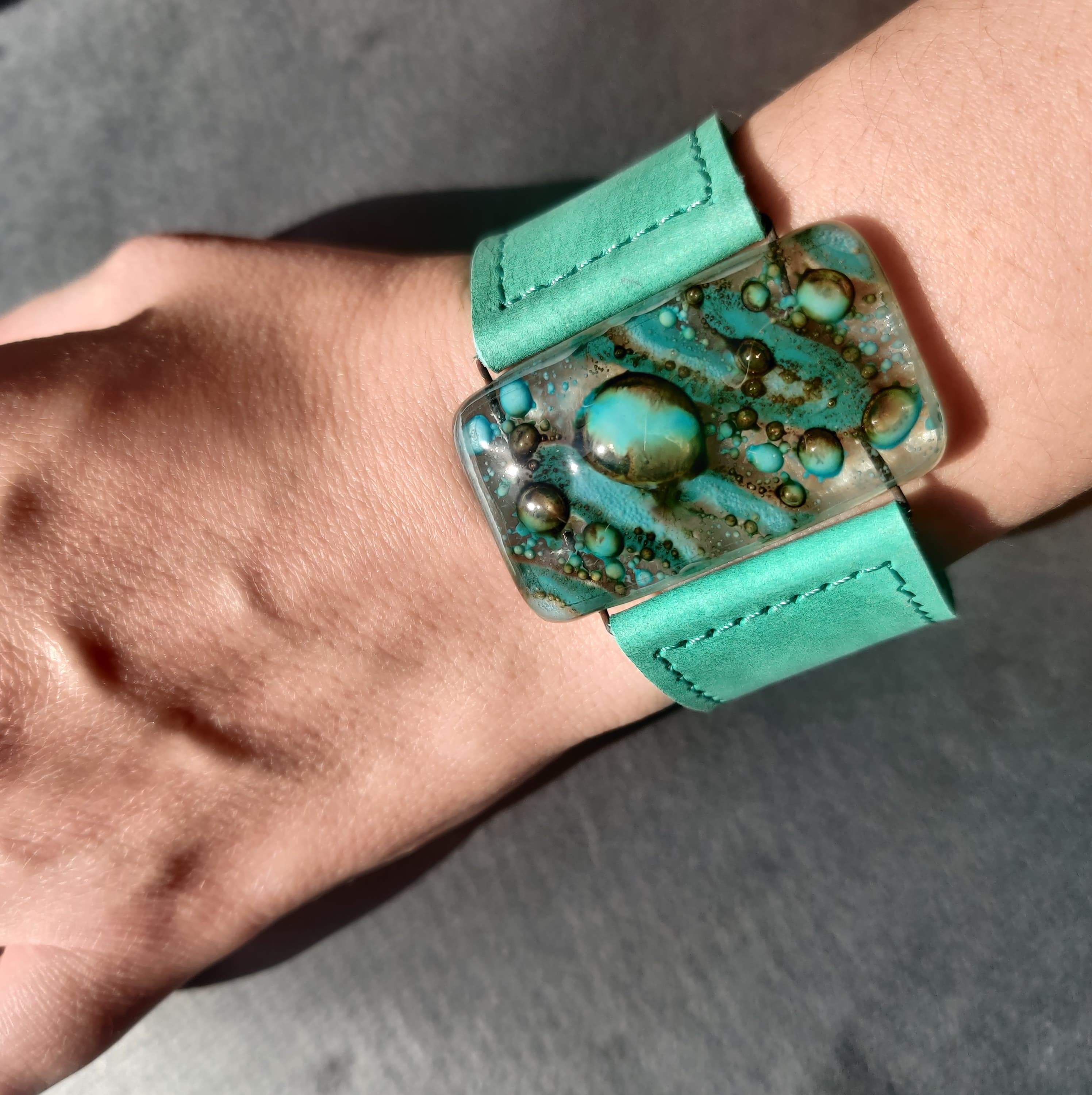 Cristalida Emerald Color Leather Jewelry Set