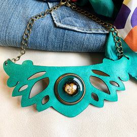 moretta leather necklace emerald