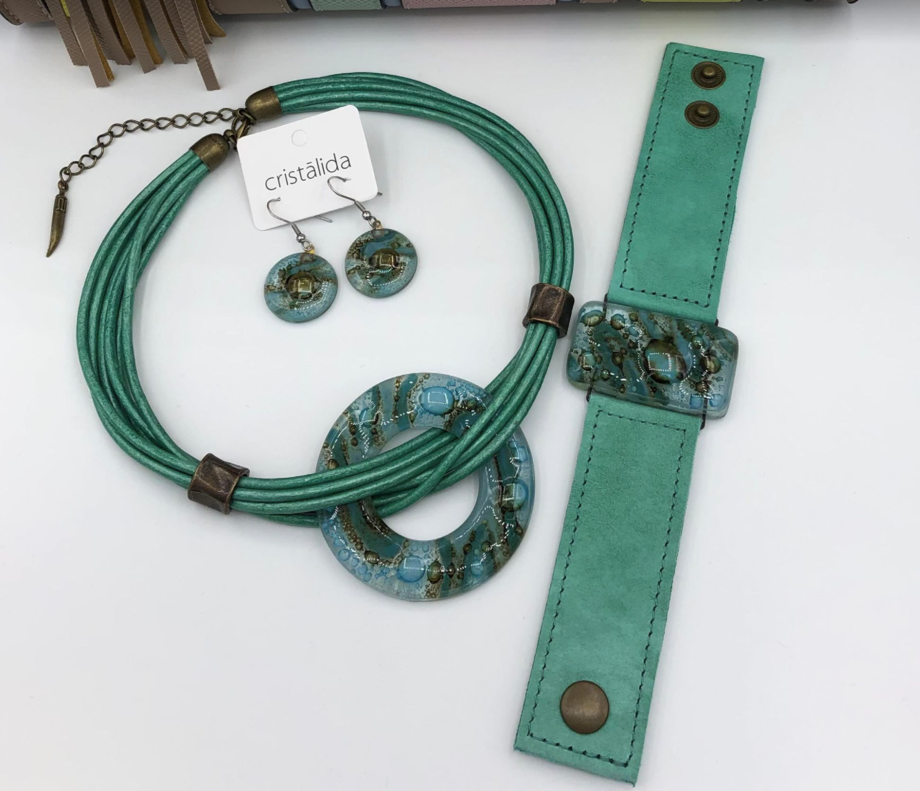 Cristalida Emerald Color Leather Jewelry Set
