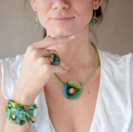 green short necklace green color