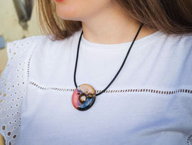 Short necklace with a round pendant in orange, beige and black colors