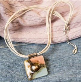 Cristalida Short Necklace With Square Pendant / Coba