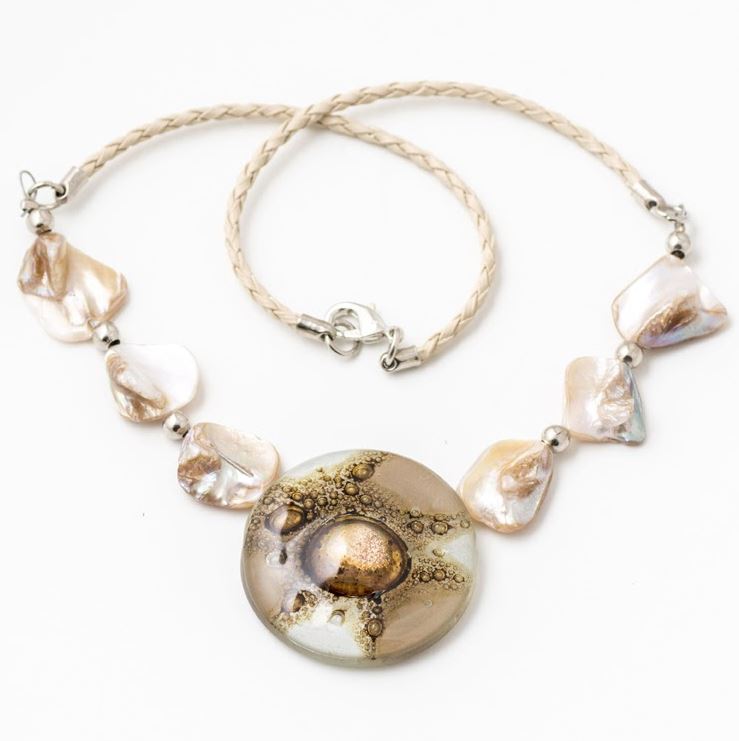 Cristalida Sea Shells Necklace For Women / Nacar